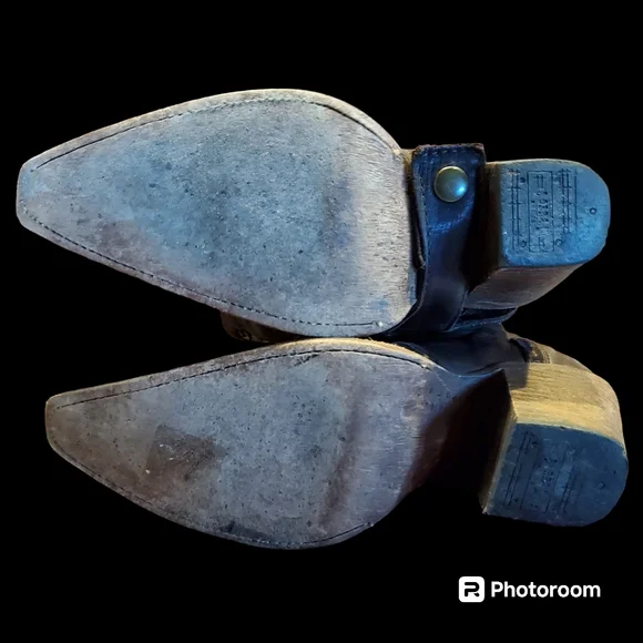 CORRAL BOOTS - Women's cowboy boot 8M - Brown -  Cross/Wings applique - Picture 8 of 11